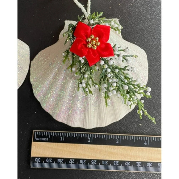 Seashell Glittery Christmas Holiday Ornaments Red Berries‎ & Flowers Set Of 2 - Picture 2 of 6